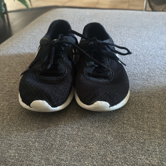 Nike Running Shoes size 6 black with white stripe - Picture 2 of 6